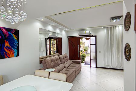 Casa de condomínio para alugar com 130m², 4 quartos e 2 vagas Casa de condomínio para alugar com 130m², 4 quartos e 2 vagasSala