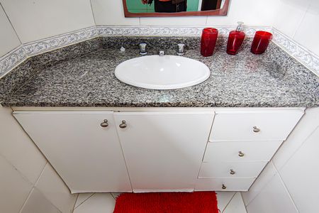 Casa de condomínio para alugar com 130m², 4 quartos e 2 vagas Casa de condomínio para alugar com 130m², 4 quartos e 2 vagasBanheiro da Suíte