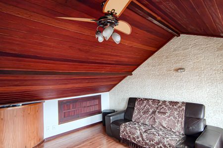 Casa de condomínio para alugar com 130m², 4 quartos e 2 vagas Casa de condomínio para alugar com 130m², 4 quartos e 2 vagasCobertura