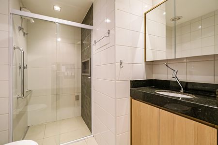 Banheiro de kitnet/studio para alugar com 1 quarto, 32m² em Butantã, São Paulo