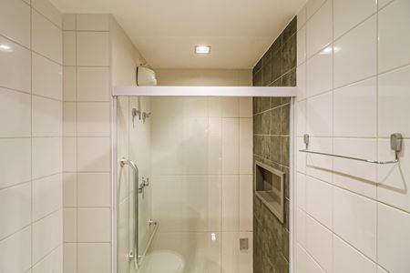 Banheiro de kitnet/studio para alugar com 1 quarto, 32m² em Butantã, São Paulo