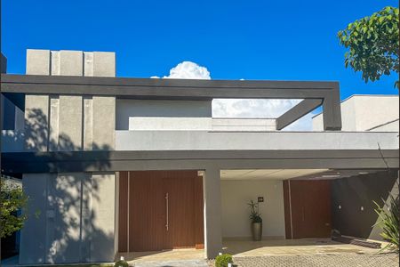 Casa de condomínio para alugar com 281m², 3 quartos e 4 vagasFachada