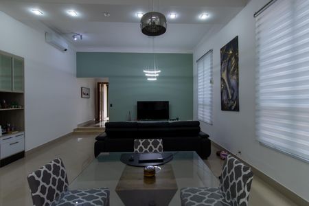 Casa de condomínio para alugar com 281m², 3 quartos e 4 vagasSala