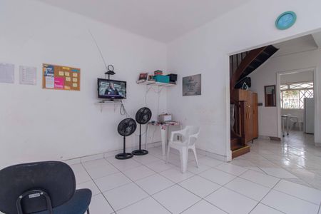 Casa à venda com 179m², 3 quartos e 6 vagasSala 1