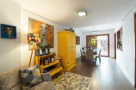 Casa à venda com 244m², 3 quartos e 2 vagasSala