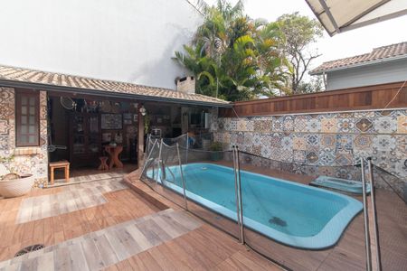 Casa à venda com 244m², 3 quartos e 2 vagasQuintal