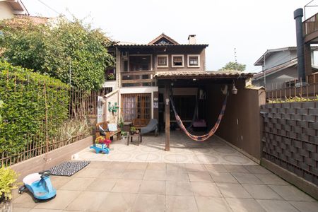 Casa à venda com 244m², 3 quartos e 2 vagasFachada