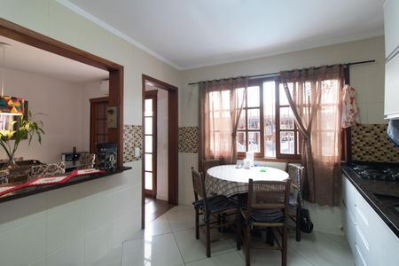 Casa à venda com 244m², 3 quartos e 2 vagasCozinha