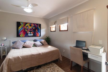 Casa à venda com 244m², 3 quartos e 2 vagasSuíte