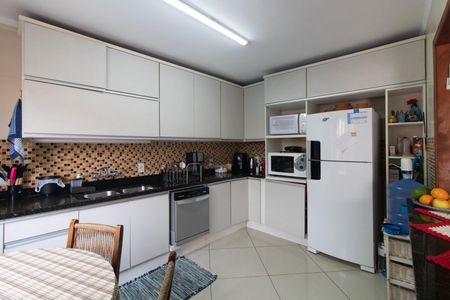 Casa à venda com 244m², 3 quartos e 2 vagasCozinha