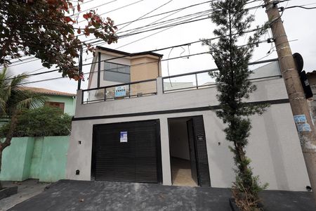 Casa à venda com 160m², 3 quartos e 2 vagas Casa à venda com 160m², 3 quartos e 2 vagasFachada