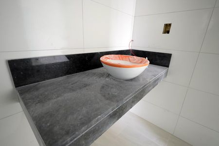 Casa à venda com 160m², 3 quartos e 2 vagas Casa à venda com 160m², 3 quartos e 2 vagasBanheiro da Suíte 1