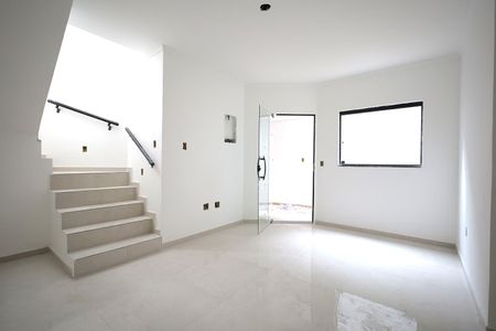 Casa à venda com 160m², 3 quartos e 2 vagas Casa à venda com 160m², 3 quartos e 2 vagasSala