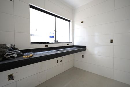 Casa à venda com 160m², 3 quartos e 2 vagas Casa à venda com 160m², 3 quartos e 2 vagasCozinha