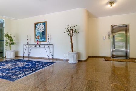 Apartamento à venda com 186m², 4 quartos e 2 vagas Apartamento à venda com 186m², 4 quartos e 2 vagasÁrea comum - Hall Social