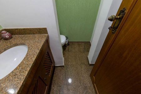 Apartamento à venda com 186m², 4 quartos e 2 vagas Apartamento à venda com 186m², 4 quartos e 2 vagasLavabo