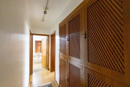 Apartamento à venda com 186m², 4 quartos e 2 vagas Apartamento à venda com 186m², 4 quartos e 2 vagasCorredor