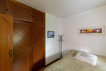 Apartamento à venda com 186m², 4 quartos e 2 vagas Apartamento à venda com 186m², 4 quartos e 2 vagasQuarto 2