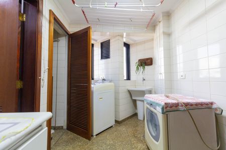 Apartamento para alugar com 176m², 3 quartos e 3 vagas Apartamento para alugar com 176m², 3 quartos e 3 vagasÁrea de Serviço