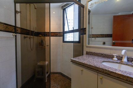 Apartamento para alugar com 176m², 3 quartos e 3 vagas Apartamento para alugar com 176m², 3 quartos e 3 vagasBanheiro da Suíte 2