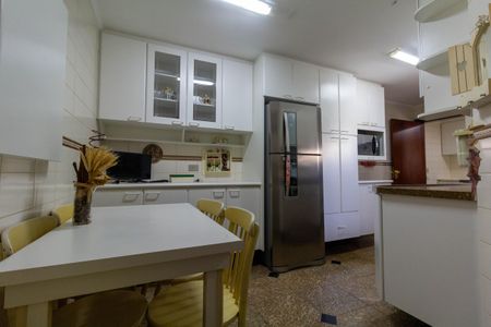 Apartamento para alugar com 176m², 3 quartos e 3 vagas Apartamento para alugar com 176m², 3 quartos e 3 vagasCozinha