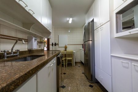Apartamento para alugar com 176m², 3 quartos e 3 vagas Apartamento para alugar com 176m², 3 quartos e 3 vagasCozinha