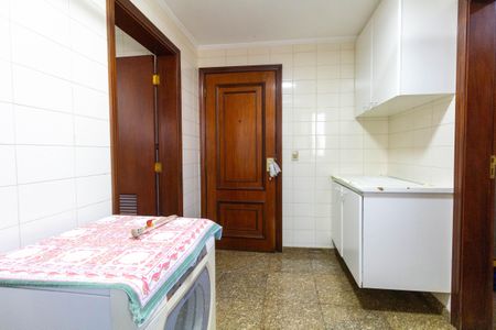 Apartamento para alugar com 176m², 3 quartos e 3 vagas Apartamento para alugar com 176m², 3 quartos e 3 vagasÁrea de Serviço