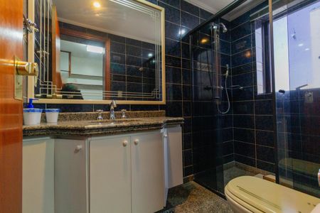 Apartamento para alugar com 176m², 3 quartos e 3 vagas Apartamento para alugar com 176m², 3 quartos e 3 vagasBanheiro da Suíte 1