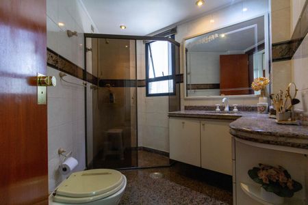 Apartamento para alugar com 176m², 3 quartos e 3 vagas Apartamento para alugar com 176m², 3 quartos e 3 vagasBanheiro da Suíte 2