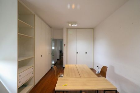 Casa à venda com 332m², 3 quartos e 2 vagas Casa à venda com 332m², 3 quartos e 2 vagasQuarto 1