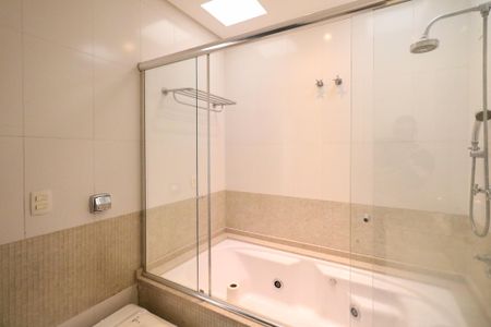 Casa à venda com 332m², 3 quartos e 2 vagas Casa à venda com 332m², 3 quartos e 2 vagasBanheiro Social