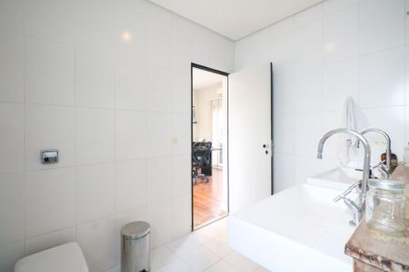 Casa à venda com 332m², 3 quartos e 2 vagas Casa à venda com 332m², 3 quartos e 2 vagasBanheiro da Suíte