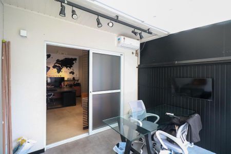 Casa à venda com 332m², 3 quartos e 2 vagas Casa à venda com 332m², 3 quartos e 2 vagasSala 2