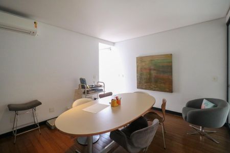 Casa à venda com 332m², 3 quartos e 2 vagas Casa à venda com 332m², 3 quartos e 2 vagasAmbiente Piso Superior