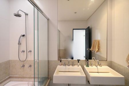 Casa à venda com 332m², 3 quartos e 2 vagas Casa à venda com 332m², 3 quartos e 2 vagasBanheiro Social