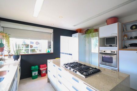 Casa à venda com 332m², 3 quartos e 2 vagas Casa à venda com 332m², 3 quartos e 2 vagas Cozinha