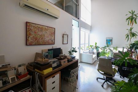 Casa à venda com 332m², 3 quartos e 2 vagas Casa à venda com 332m², 3 quartos e 2 vagasEscritório