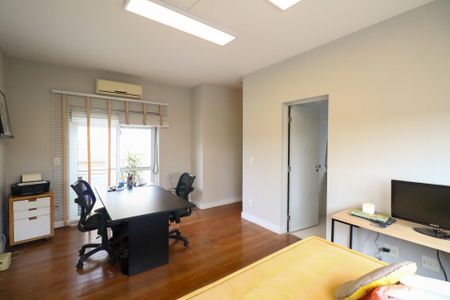 Casa à venda com 332m², 3 quartos e 2 vagas Casa à venda com 332m², 3 quartos e 2 vagasSuíte