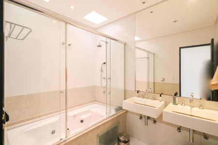 Casa à venda com 332m², 3 quartos e 2 vagas Casa à venda com 332m², 3 quartos e 2 vagasQuarto 1