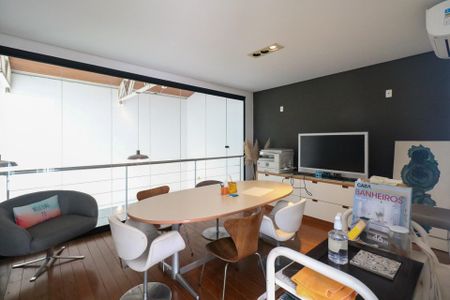 Casa à venda com 332m², 3 quartos e 2 vagas Casa à venda com 332m², 3 quartos e 2 vagasAmbiente Piso Superior