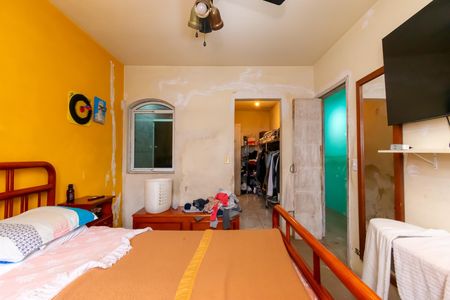 Casa à venda com 325m², 4 quartos e 3 vagasSuíte