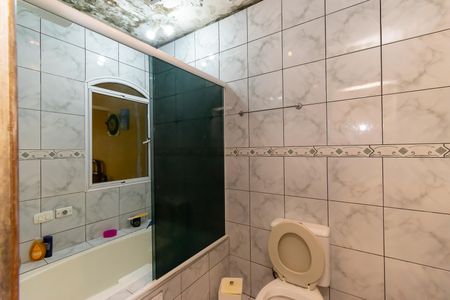 Casa à venda com 325m², 4 quartos e 3 vagasBanheiro da Suíte 1