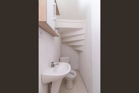 Casa à venda com 100m², 2 quartos e 2 vagasLavabo