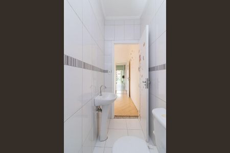 Casa à venda com 100m², 2 quartos e 2 vagasBanheiro da Suíte 1