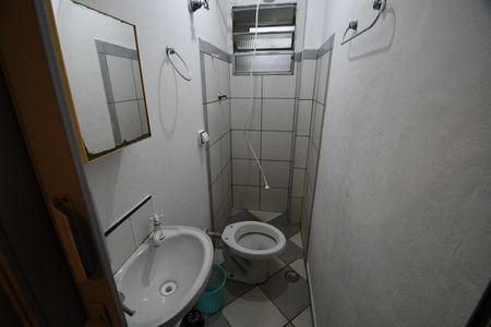 Banheiro de kitnet/studio para alugar com 1 quarto, 17m² em Cidade Universitária, Campinas