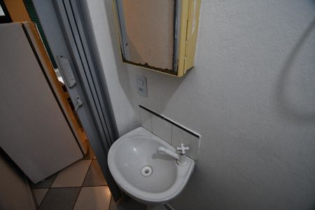 Banheiro de kitnet/studio para alugar com 1 quarto, 17m² em Cidade Universitária, Campinas