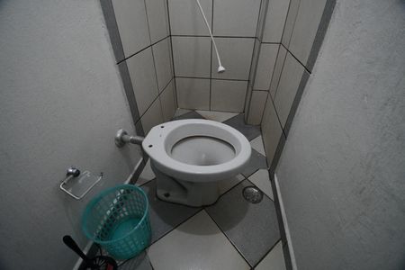 Banheiro de kitnet/studio para alugar com 1 quarto, 17m² em Cidade Universitária, Campinas