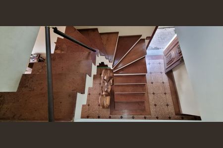 Casa à venda com 189m², 3 quartos e 2 vagasEscada