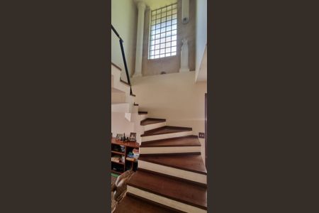 Casa à venda com 189m², 3 quartos e 2 vagasEscada