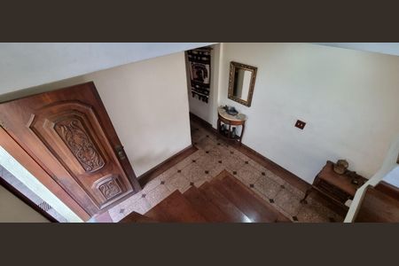 Casa à venda com 189m², 3 quartos e 2 vagasEscada